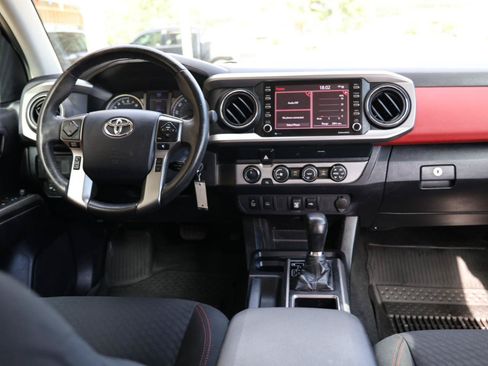 Used 2020 Toyota Tacoma SR5 w/ Technology Package AWD/4WD image 10
