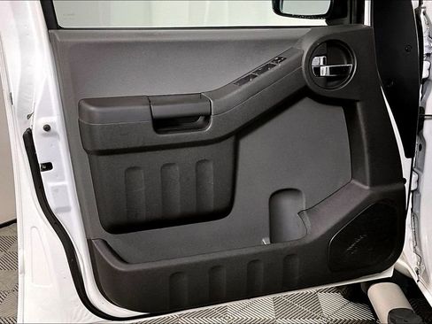 Used 2015 Nissan Xterra S image 23