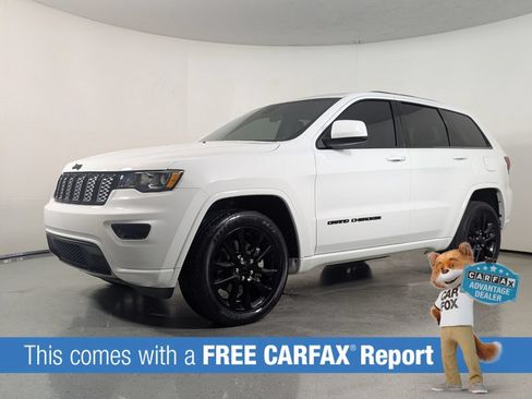 Used 2021 Jeep Grand Cherokee Laredo X AWD/4WD image 3