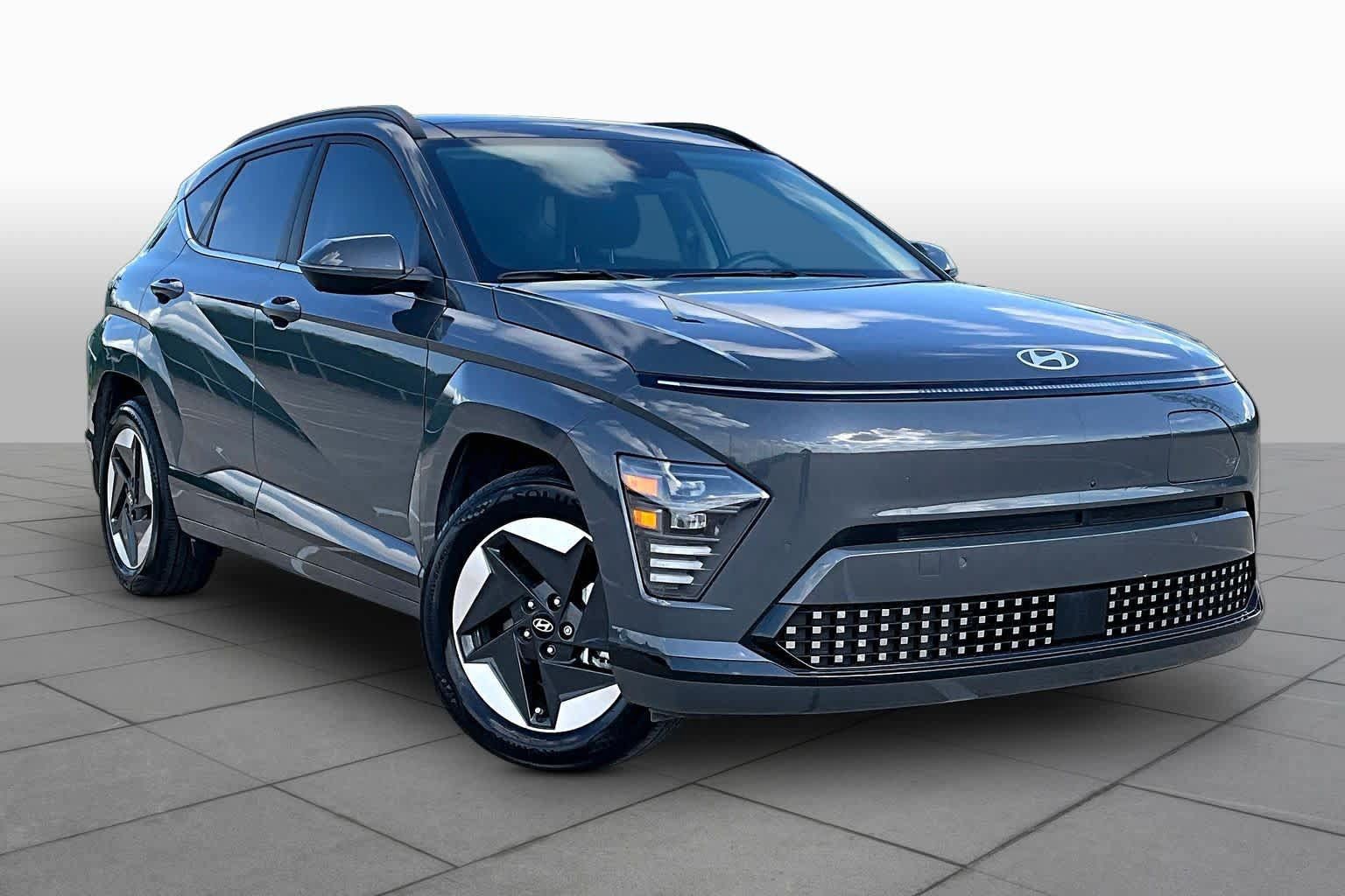 Used 2024 Hyundai Kona Limited FWD image 2