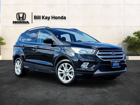 Used 2018 Ford Escape SE FWD image 1