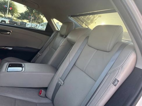 Used 2014 Toyota Avalon Limited w/ Technology Package FWD image 10