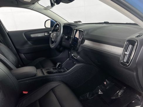 Used 2023 Volvo XC40 B5 Core w/ Convenience Package AWD/4WD image 27