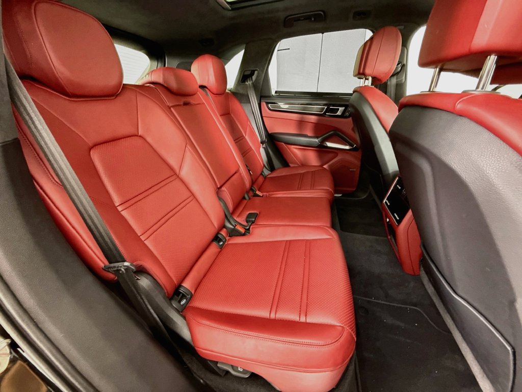 Certified 2023 Porsche Cayenne Turbo AWD/4WD image 29