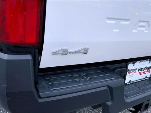 Used 2025 Toyota Tacoma SR AWD/4WD image 30