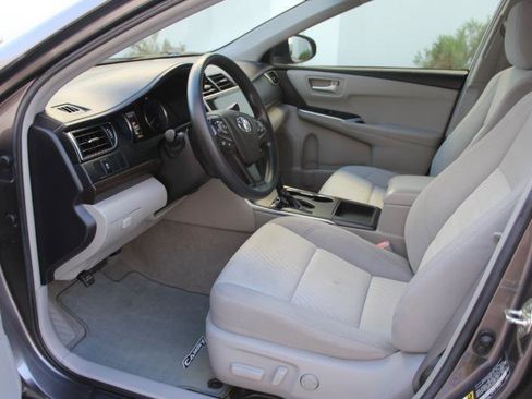 Used 2016 Toyota Camry LE image 9