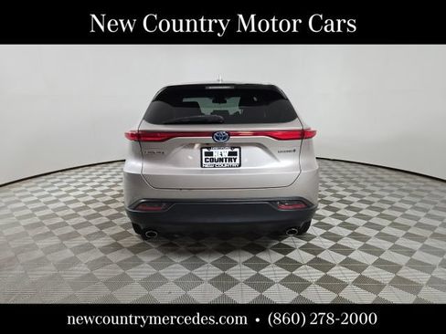 Used 2021 Toyota Venza LE AWD/4WD image 7