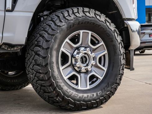 Used 2024 Ford F250 Lariat image 9