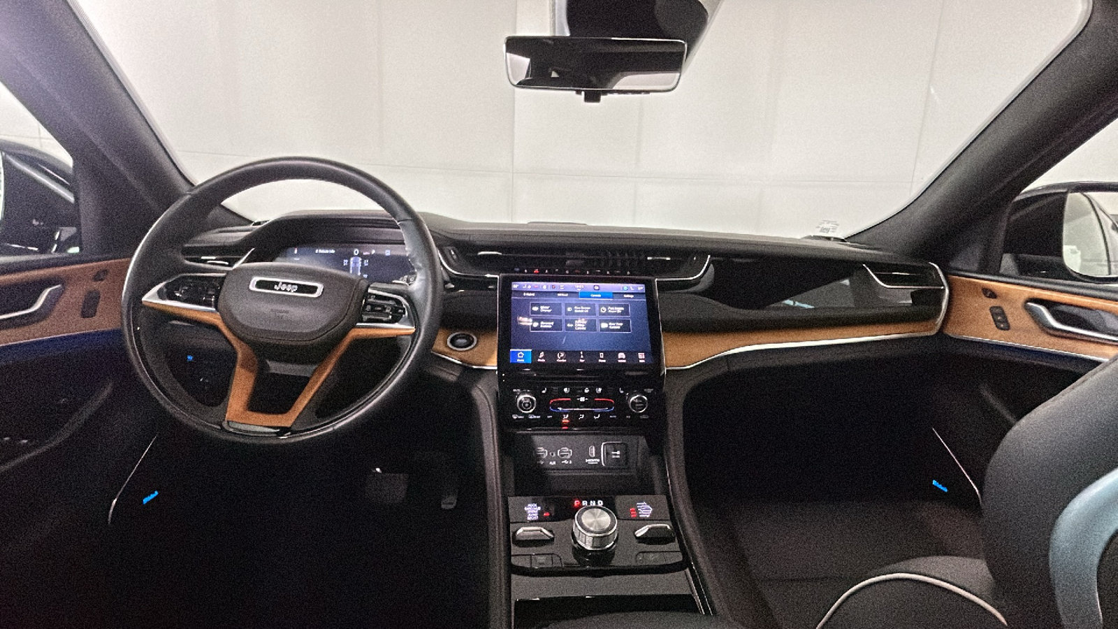 Used 2022 Jeep Grand Cherokee Summit AWD/4WD image 32