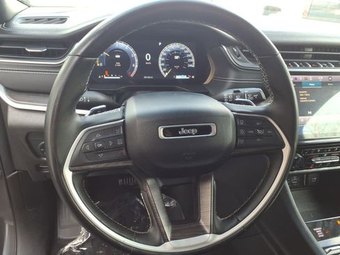 Used 2024 Jeep Grand Cherokee L Limited w/ Luxury Tech Group II image 9