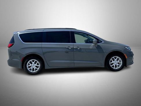 Used 2022 Chrysler Pacifica Touring-L FWD image 4