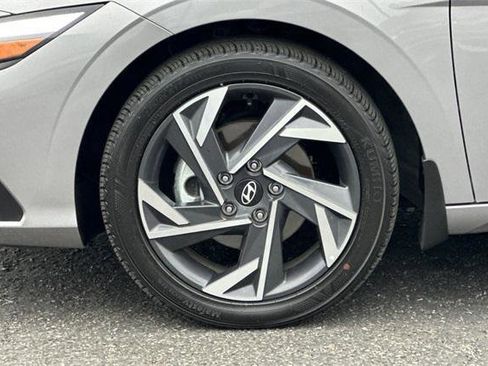 Certified 2025 Hyundai Elantra Sport image 26