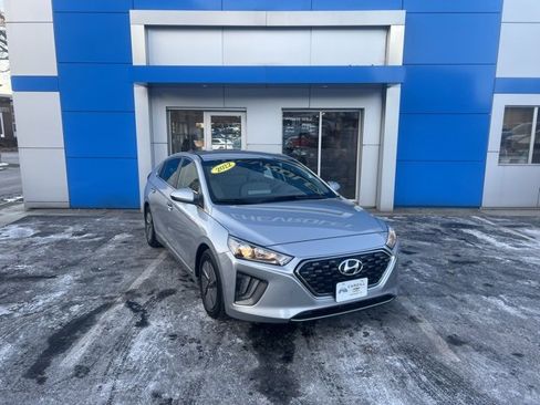 Used 2022 Hyundai Ioniq SE image 3