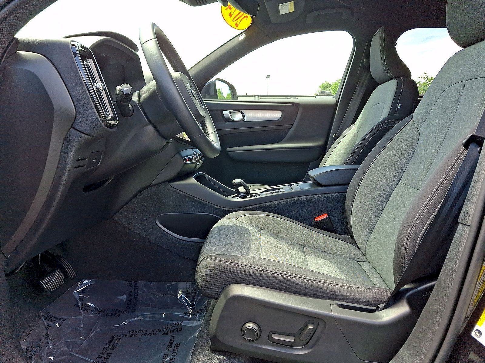 Used 2024 Volvo XC40 B5 Core AWD/4WD image 11