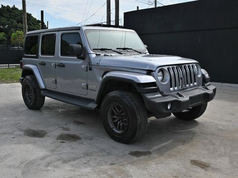 Used 2019 Jeep Wrangler Unlimited Sahara AWD/4WD image 2