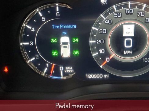 Used 2017 Cadillac Escalade Platinum image 22