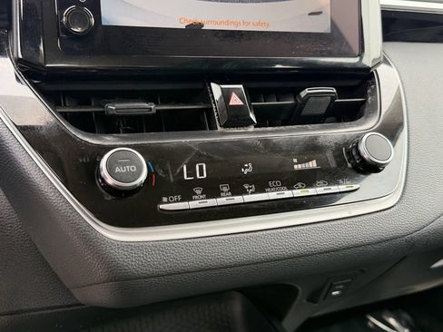 Used 2025 Toyota Corolla LE FWD image 22