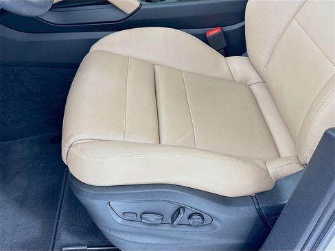 Certified 2025 Porsche Cayenne image 13