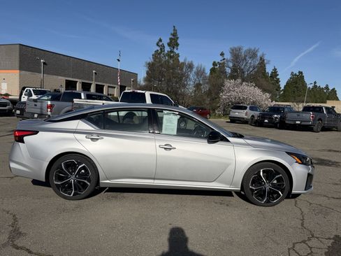 Used 2024 Nissan Altima 2.5 SR image 6