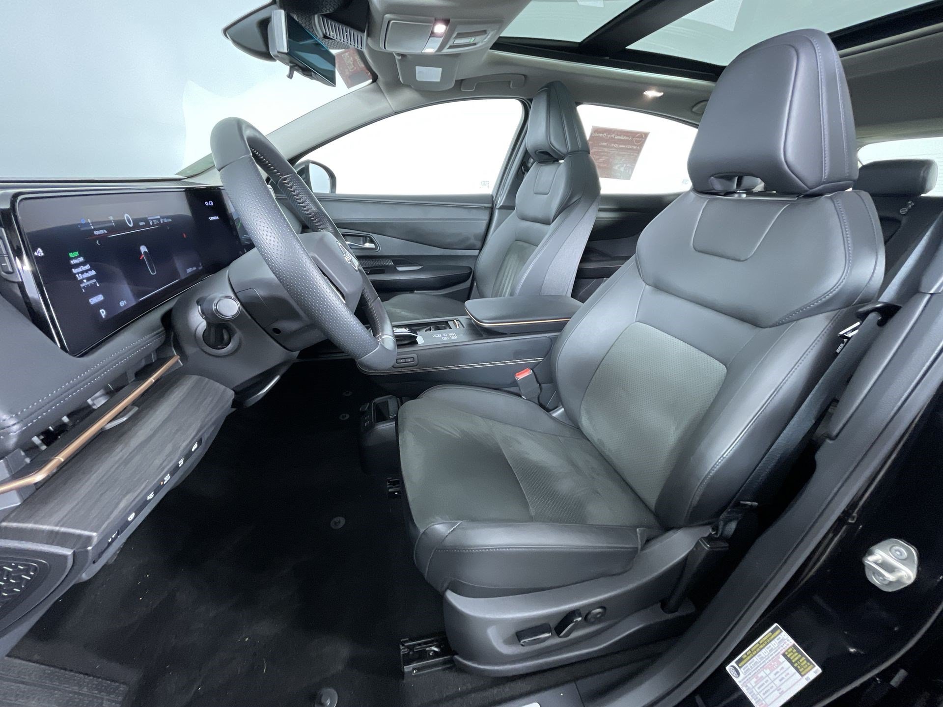Certified 2024 Nissan Ariya AWD image 14