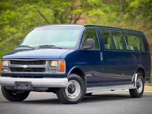 Used 2001 Chevrolet Express 3500 Extended Passenger w/ Preferred Equipment Group RWD image 2