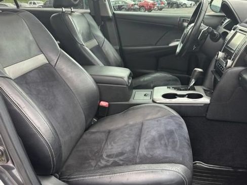 Used 2012 Toyota Camry SE w/ Leather Pkg FWD image 15