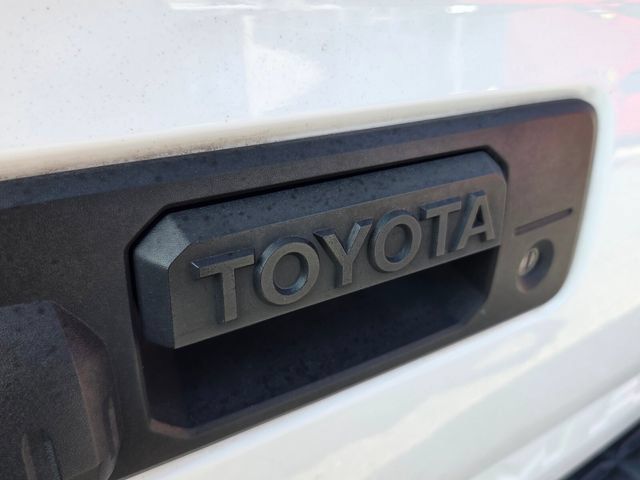 Used 2017 Toyota Tacoma SR5 w/ Tow Package RWD image 13