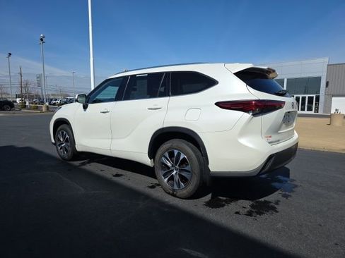 Used 2021 Toyota Highlander XLE image 5