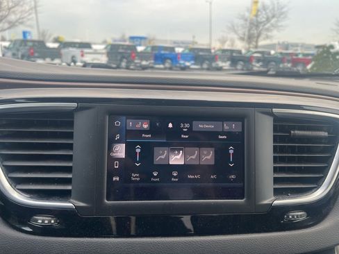 Used 2024 Chrysler Voyager LX image 19