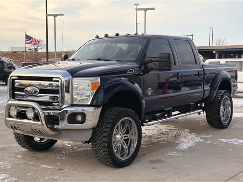 Used 2011 Ford F250 Lariat w/ Lariat Ultimate Pkg image 3