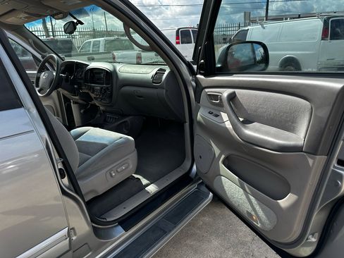 Used 2005 Toyota Sequoia SR5 image 22