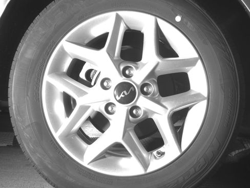 Used 2025 Kia Soul LX w/ LX Technology Package FWD image 15