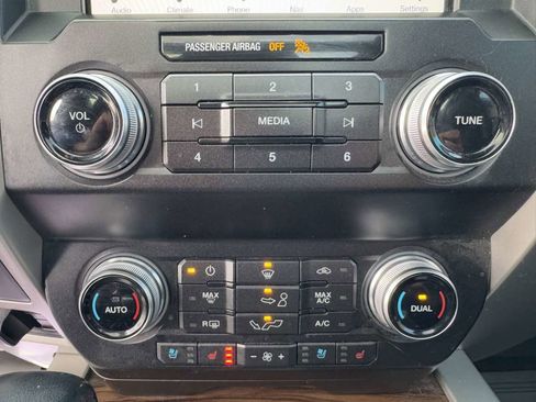 Used 2019 Ford F150 Lariat w/ Equipment Group 502A Luxury image 17