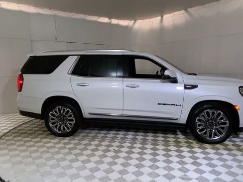 Used 2023 GMC Yukon Denali Ultimate AWD/4WD image 4
