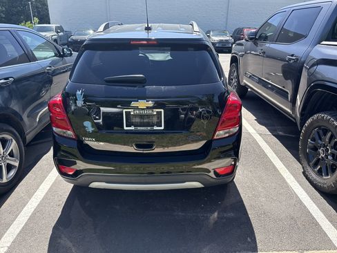 Used 2021 Chevrolet Trax LT w/ LT Convenience Package FWD image 8