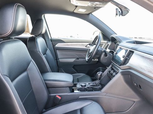 Used 2022 Volkswagen Atlas Cross Sport SE image 16