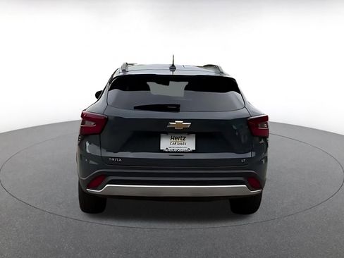 Used 2025 Chevrolet Trax LT FWD image 7