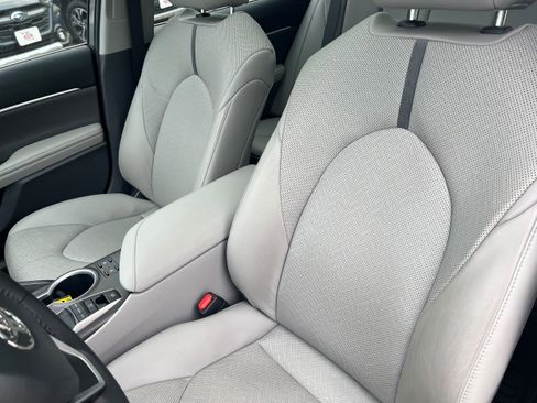 Used 2023 Toyota Camry XLE image 18