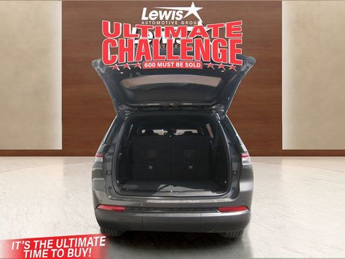 Used 2024 Jeep Grand Cherokee L Laredo image 4