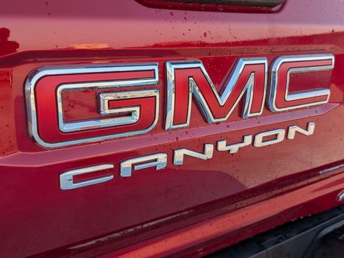 Used 2025 GMC Canyon AT4 w/ AT4X Package AWD/4WD image 9