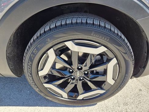 Used 2023 Kia Telluride EX w/ EX Captain's Chair Package image 19