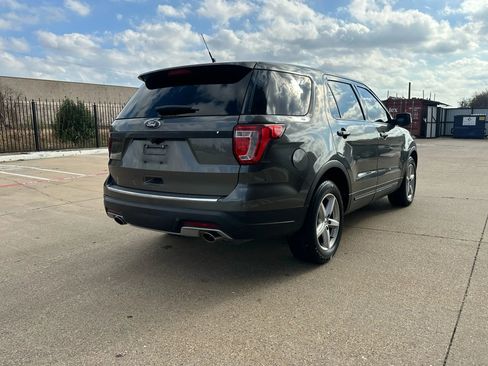 Used 2018 Ford Explorer XLT w/ Equipment Group 202A image 9