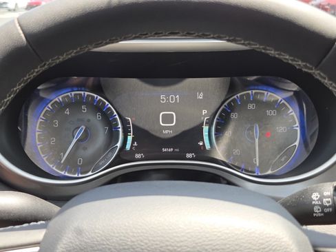Used 2024 Chrysler Pacifica Touring-L FWD image 30