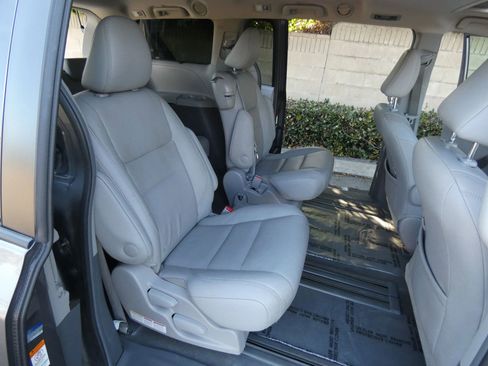 Used 2017 Toyota Sienna XLE image 38