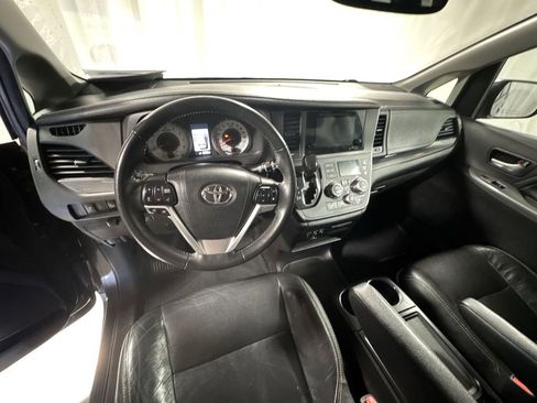 Used 2016 Toyota Sienna SE Premium image 15