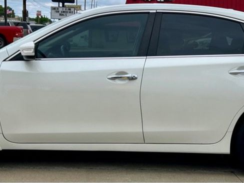 Used 2014 Nissan Altima 2.5 SV w/ Convenience Package FWD image 4