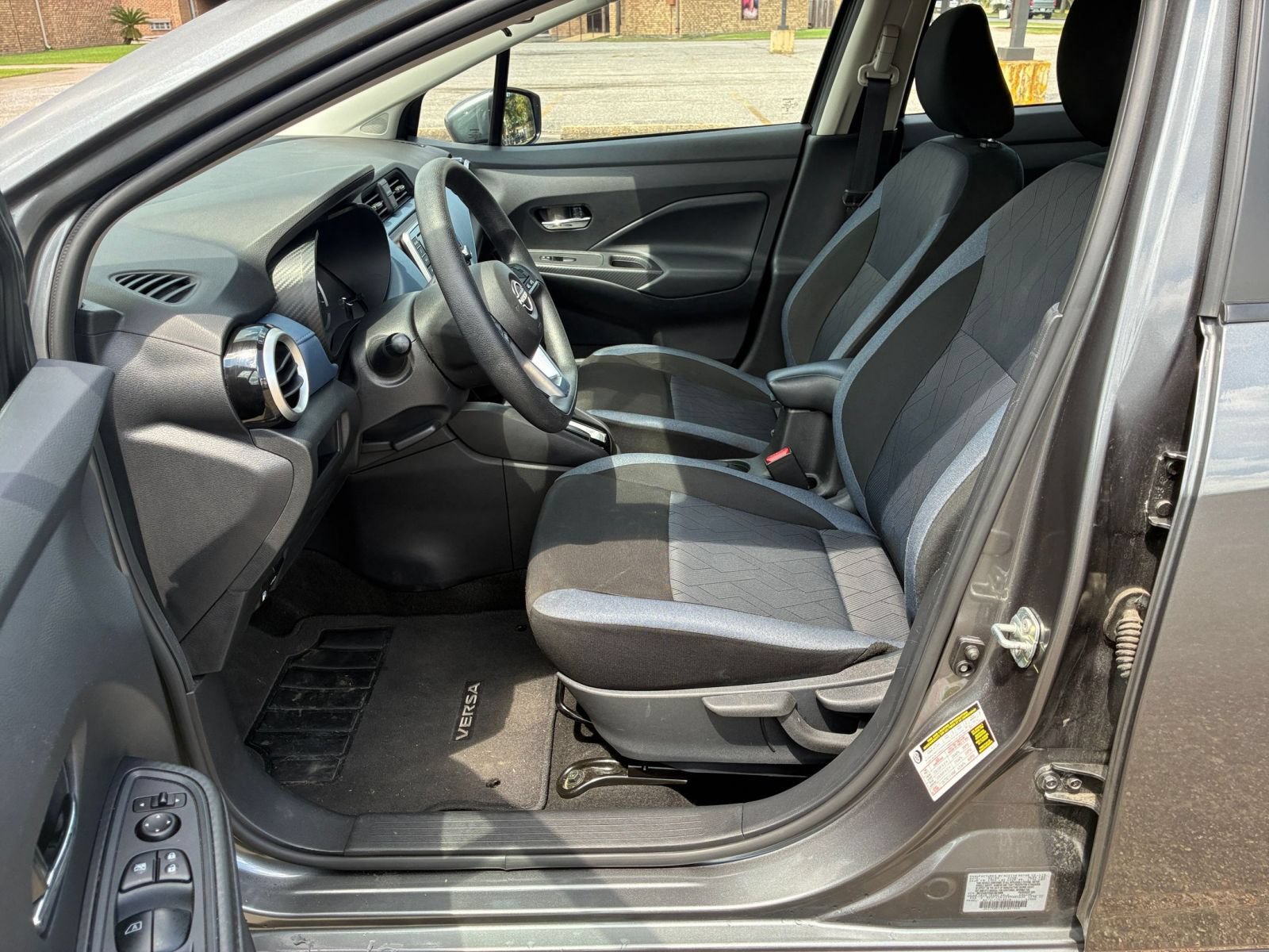 Used 2025 Nissan Versa SV FWD image 24