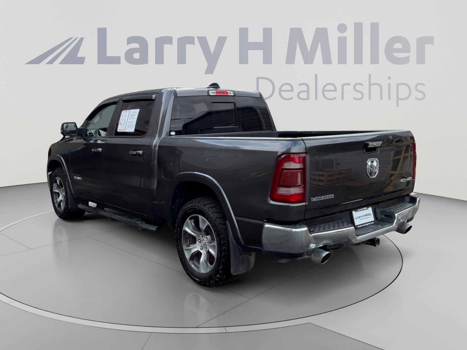 Used 2022 RAM 1500 Laramie AWD/4WD image 3