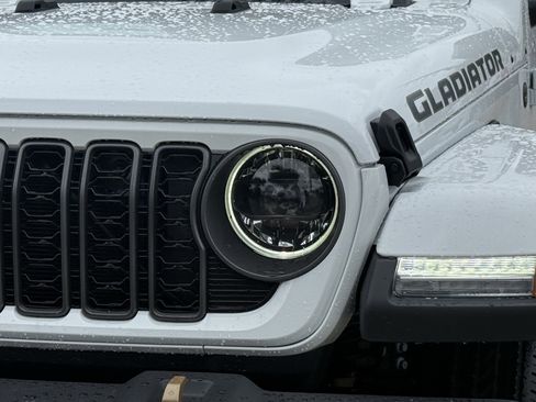 New 2026 Jeep Gladiator Sport AWD/4WD image 8