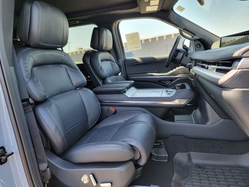 New 2026 Lincoln Navigator Reserve AWD/4WD image 24